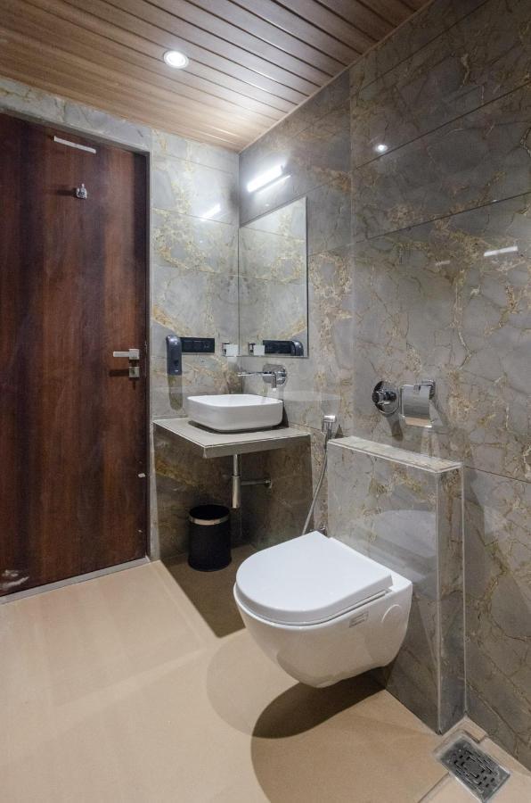 Hotel Diamond 26 Surat Exterior photo