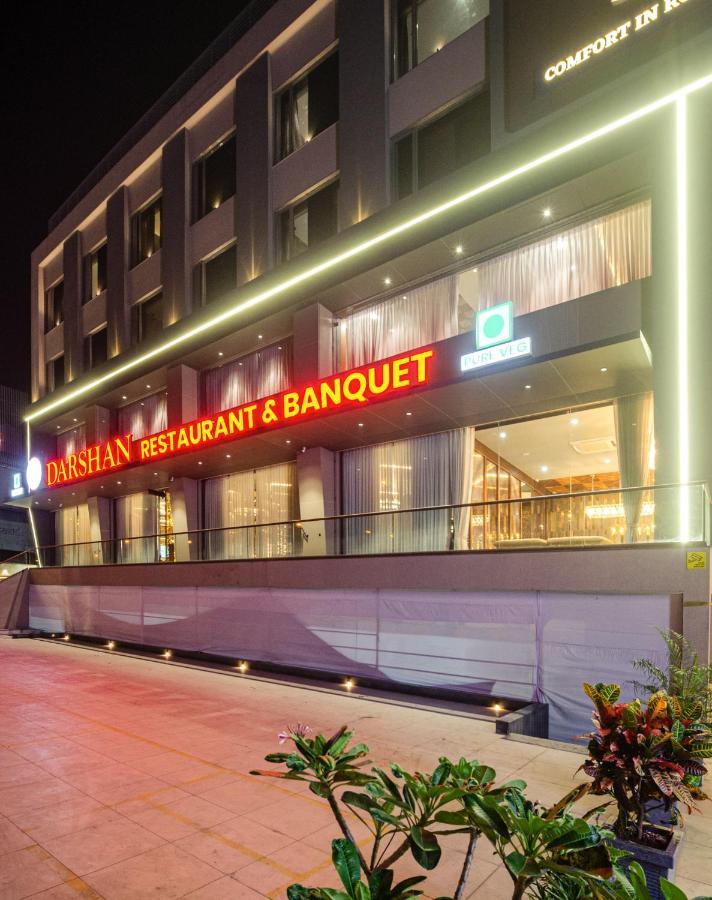 Hotel Diamond 26 Surat Exterior photo