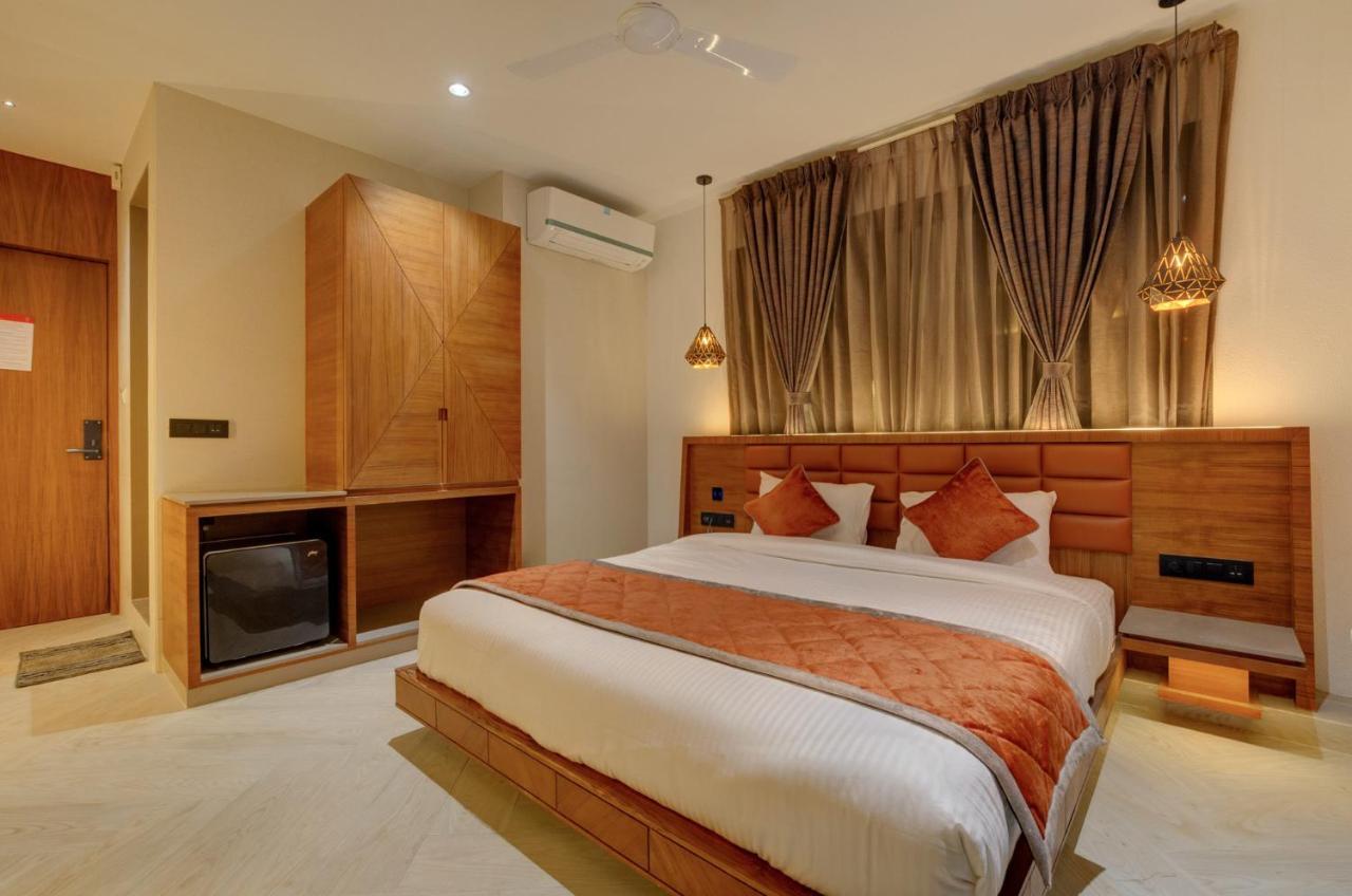 Hotel Diamond 26 Surat Exterior photo